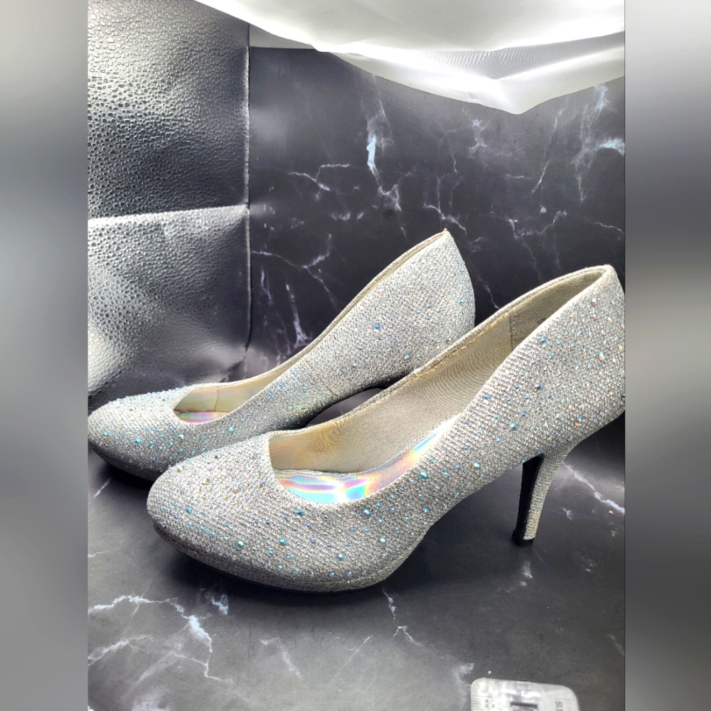 NWOT Silver Slipper 4" heels